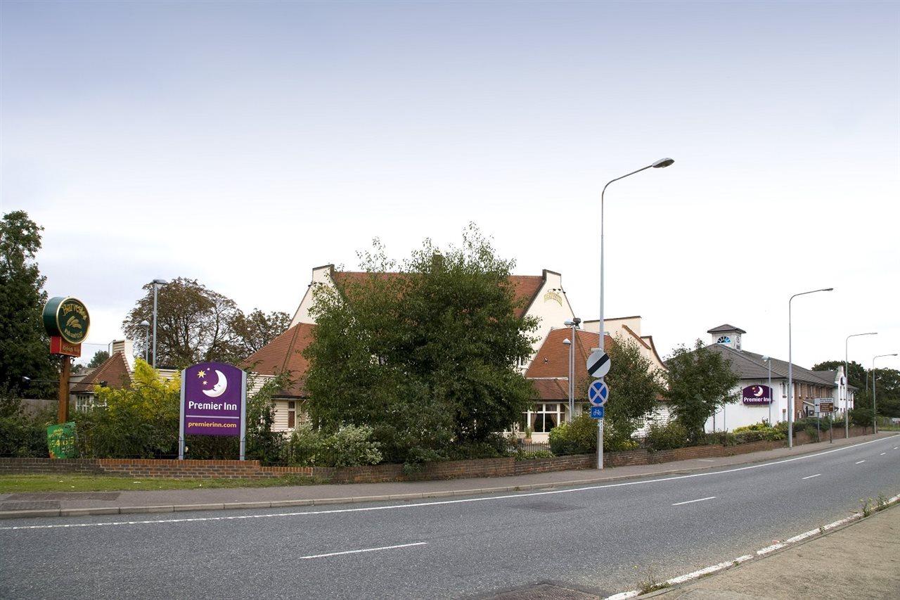 Premier Inn Basildon Rayleigh Exterior photo