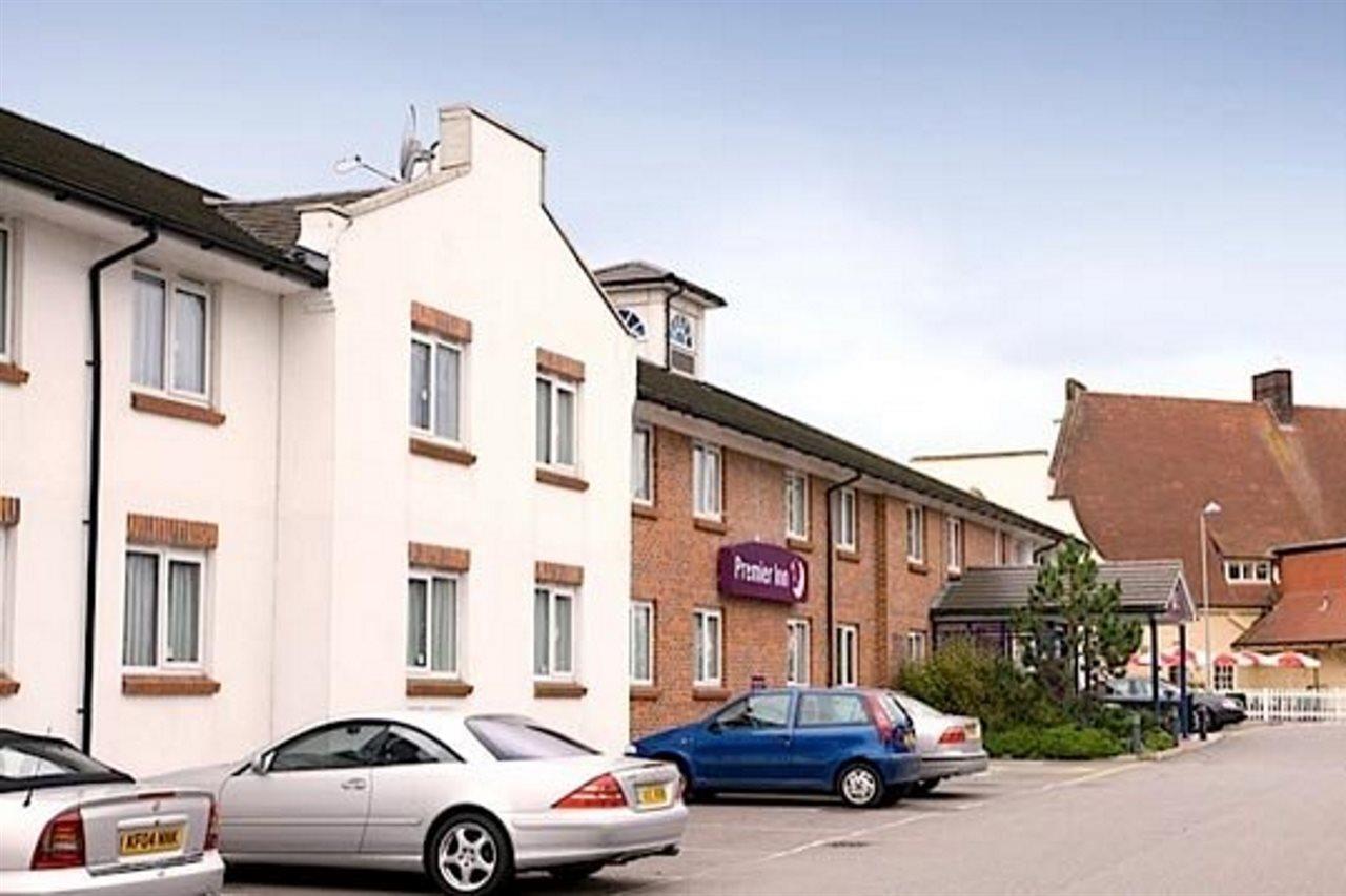 Premier Inn Basildon Rayleigh Exterior photo